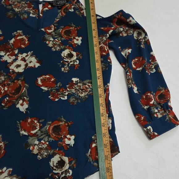 Sweet Wanderer Woman's Blue Flowered Top size S openings in shoulders - Picture 6 of 7